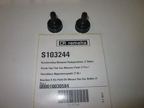 Zwei Schraubkappen für Messpunkte von Remeha, verpackt in einer Tüte mit Artikelbezeichnung und Barcode, auf einem hellen Untergrund.